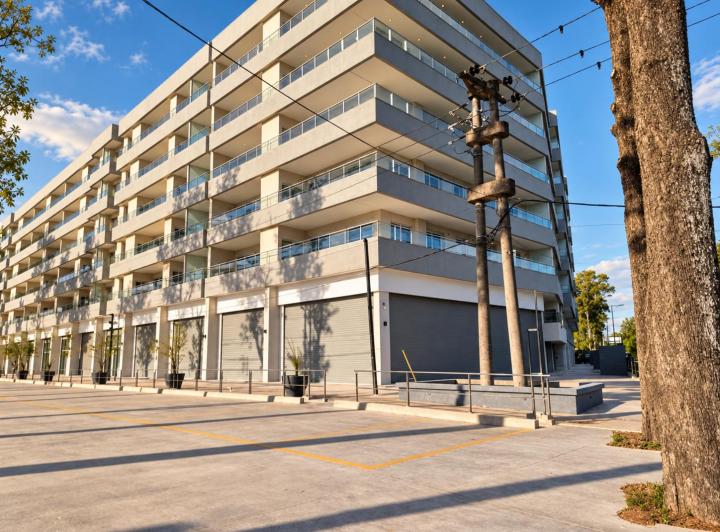 Local comercial · 323m²