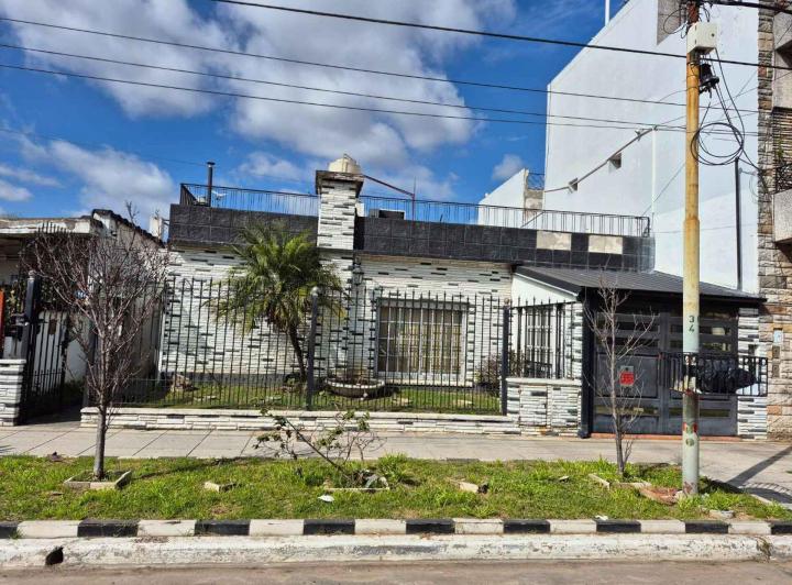 Casa · 111m² · 6 Ambientes · 1 Cochera