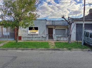 Casa de 3 ambientes, Morón · Casa a Reciclar - en Moron Sur - de 3 Ambientes con Garage Para 4 Autos