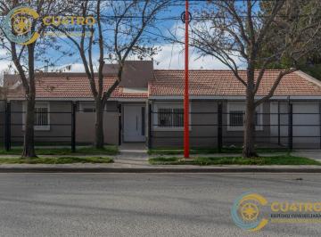 Casa · 540m² · 6 Ambientes · 2 Cocheras · Casa en Alquiler en Cipolletti