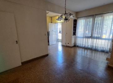 Casa · 142m² · 5 Ambientes · 1 Cochera · Venta Casa con Terraza y Cochera Lanus Oeste