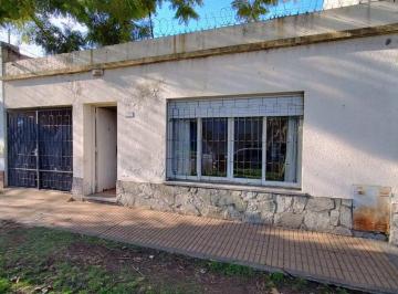 Casa · 152m² · 4 Ambientes · 1 Cochera · Casa 5 Amb C/cochera Jardin y Quincho Bernal Este