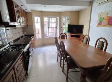 Casa de 4 ambientes, Parque Chacabuco · Casa Dúplex en Lote Propio – 3 Dorm. + Dependencia – 3 Cocheras – Quincho