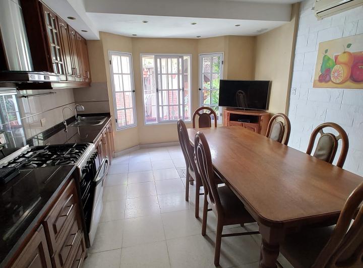 Casa · 225m² · 4 Ambientes · 3 Cocheras