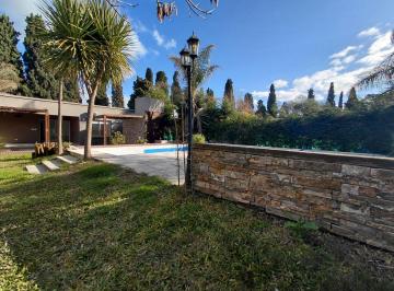Casa · 137m² · 4 Ambientes · 3 Cocheras · Casa Venta Amplio Lote 3 Dorm Pileta Escritu Pilar