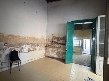 PH · 75m² · 4 Ambientes · Casa de Pasillo en Venta Barrio Martin a Reciclar
