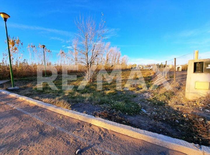 Terreno · 891m²