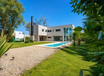 Casa · 245m² · 7 Ambientes · 2 Cocheras · Casa en Venta, Villa Elisa