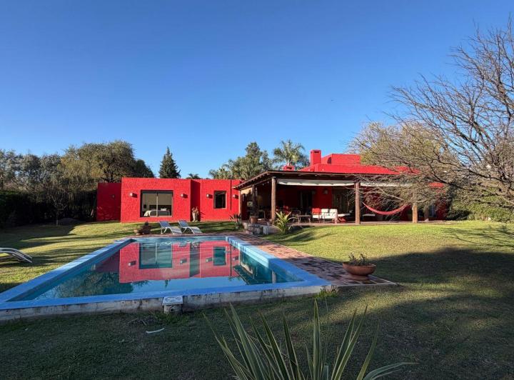Casa · 240m² · 5 Ambientes · 2 Cocheras