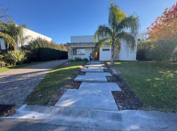 Casa · 190m² · 4 Ambientes · 1 Cochera · Casa Venta Fincas de Hudson con Pileta 4 Ambientes