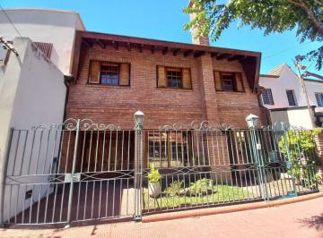 Casa · 172m² · 5 Ambientes · 1 Cochera · Venta Casa 5 Amb, Jardín, Cochera Parrilla Olivos