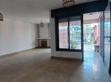 Casa · 188m² · 7 Ambientes · 1 Cochera · Venta Casa 3 Dormit B° Maipu Apta Credito