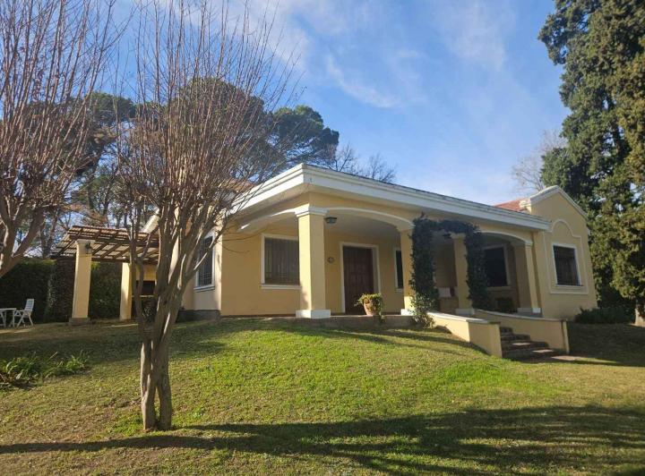 Casa · 110m² · 4 Ambientes · 1 Cochera
