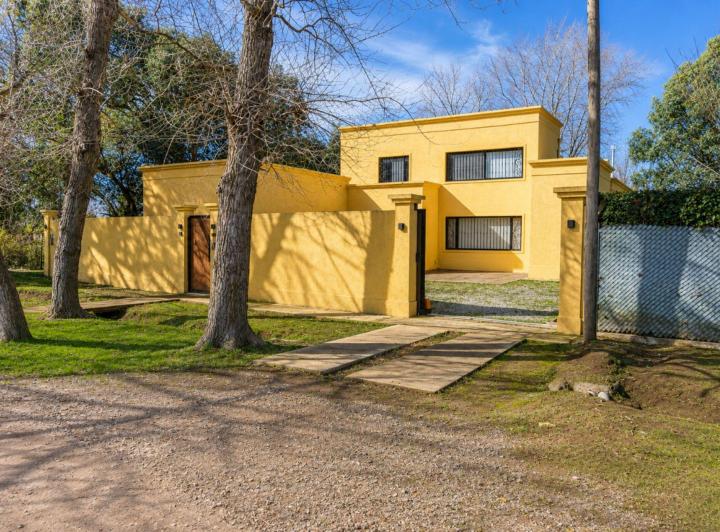 Casa · 224m² · 6 Ambientes · 4 Cocheras