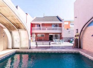 Casa · 337m² · 6 Ambientes · 4 Cocheras · Casa Lanús Oeste 4 + Amb. Pileta Cochera