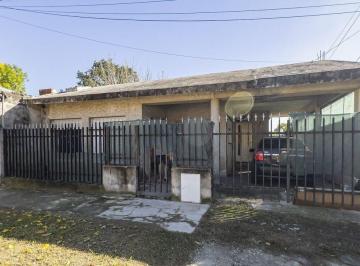 Casa · 80m² · 3 Ambientes · 1 Cochera · Venta Casa de 2 Dorm. con Cochera y Patio