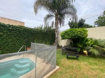 Casa · 57m² · 3 Ambientes · 2 Cocheras · Casa 3 Ambientes Venta Hurlingam Apto Credito