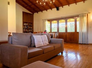 Casa · 170m² · 4 Ambientes · 2 Cocheras · Venta Casa 4 Amb. Pileta Coch./parrila Apta Cred.