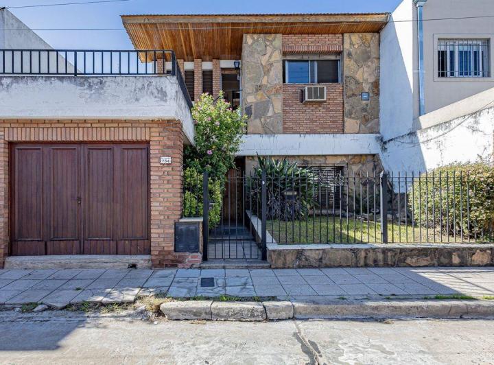 Casa · 228m² · 5 Ambientes · 1 Cochera