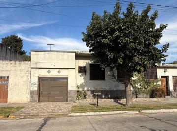 Casa · 115m² · 3 Ambientes · 3 Cocheras · Venta Casa 3amb. /local en Isidro Casanova