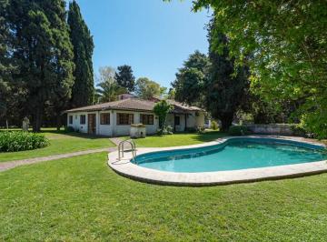 Casa · 230m² · 5 Ambientes · 3 Cocheras · Venta Casa Quinta 5 Amb Burzaco Lote 1700 m²