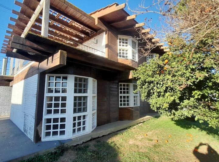 Casa · 90m² · 5 Ambientes · 1 Cochera