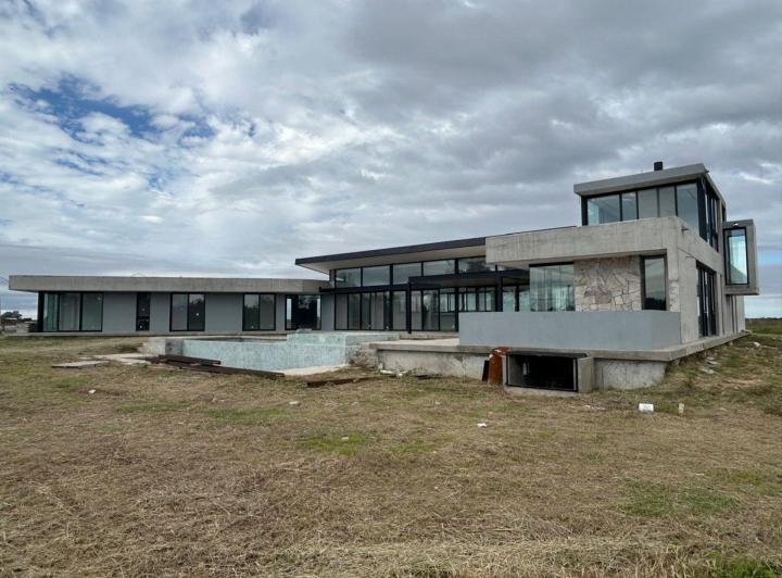 Casa · 458m² · 4 Ambientes · 2 Cocheras