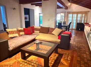 Casa · 366m² · 6 Ambientes · 3 Cocheras · Venta Casa 3 Dorm. en Arguello Apto Credito