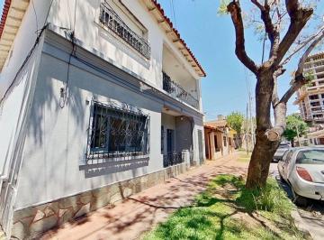 PH · 93m² · 4 Ambientes · PH en Venta 4 Amb en Quilmes con Patio y Lavadero