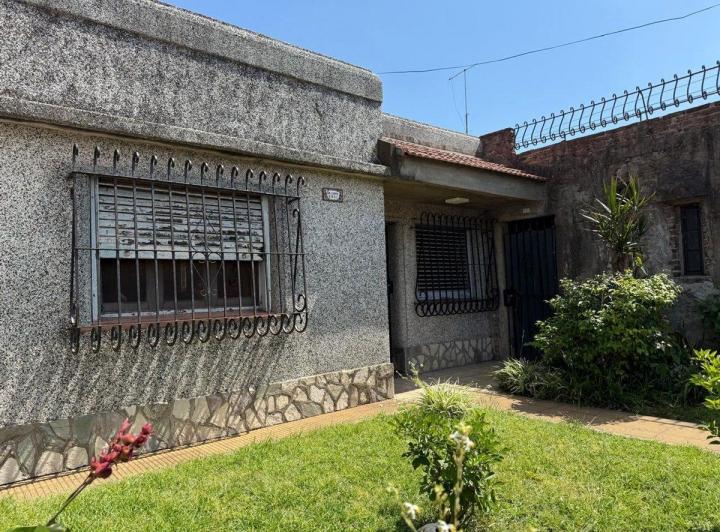Casa · 145m² · 6 Ambientes · 2 Cocheras
