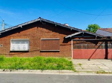 Casa · 120m² · 4 Ambientes · 1 Cochera · Venta Casa 4 Amb Lote Propio Apto Credito