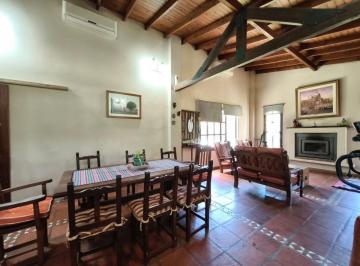 Quinta vacacional · 115m² · 2 Dormitorios · 2 Cocheras · Venta Casa Quinta con Pileta y Parq Arbolado 5000 m