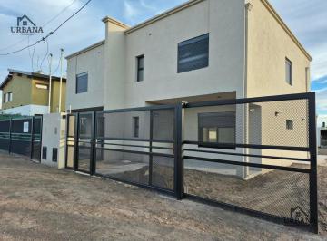 Casa · 145m² · 5 Ambientes · 1 Cochera · Duplex Premium