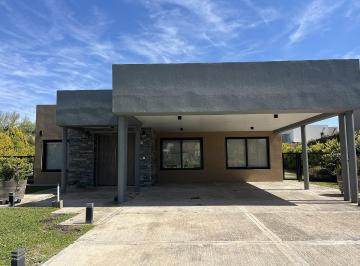 Casa · 265m² · 5 Ambientes · 1 Cochera · Ayres Plaza - Casa en Venta en Una Planta