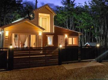 Casa · 146m² · 5 Ambientes · Extraordinaria Casa en Venta en Eco Pueblo Tolhuin
