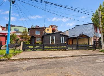 Casa · 128m² · 4 Ambientes · Casa Más Departamento – Ubicacion Centrica