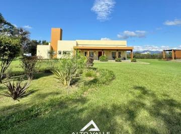 Casa · 530m² · 8 Ambientes · Casa en Zcasa en Alquiler con Opción a Compra en San Luis – 9.000 m² de Terreno y Quincho con Pileta