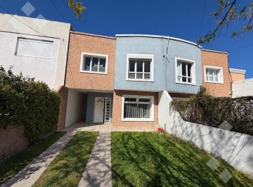 PH · 75m² · 3 Ambientes · 2 Cocheras · PH en Cipolletti