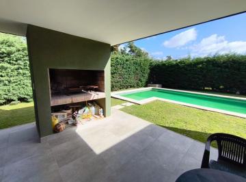 Casa · 205m² · 4 Ambientes · 1 Cochera · Venta Casa en Pilar del Este de 4 Ambientes con Pileta