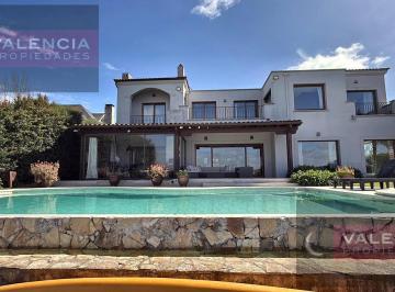 Casa · 820m² · 8 Ambientes · 2 Cocheras · Al Mejor Espejo de Agua, Barrio La Isla