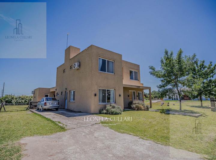 Casa · 172m² · 6 Ambientes · 2 Cocheras