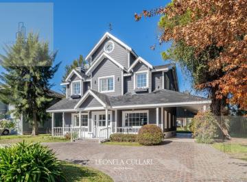 Casa · 820m² · 4 Ambientes · 6 Cocheras · Venta - Casa - Saint Thomas Este - Canning