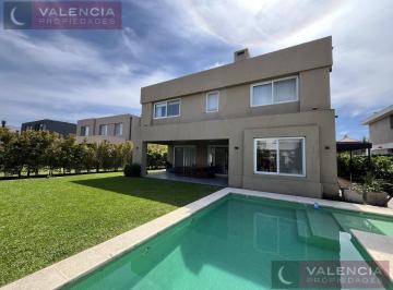 Casa · 4 Ambientes · 4 Cocheras · Casa en Los Castaños