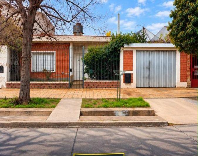 Casa · 320m² · 4 Ambientes · 1 Cochera