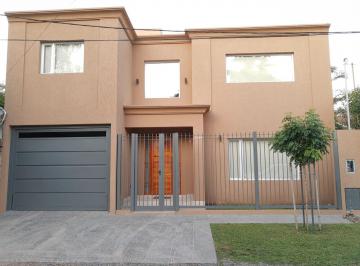 Casa · 198m² · 6 Ambientes · 1 Cochera · Venta Casa 6 Amb V. Udaondo - Leloir
