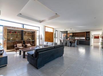 Casa · 325m² · 6 Ambientes · 2 Cocheras · Venta Casa 6 Amb C/pileta/parque y Gran Lote en Haras del Sur – Pilar