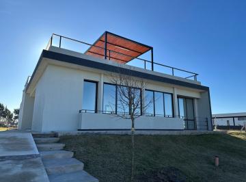Casa · 177m² · 5 Ambientes · 2 Cocheras · Venta Casa 5 Amb a Estrenar C/lote en Altura, Pileta, Terraza - Bo. Villalobos - Hudson