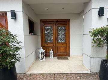 Casa · 500m² · 6 Ambientes · 5 Cocheras · Exclusiva Residencia en Punta Chica, Amplitud, Distinción y Privacidad
