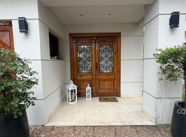 Casa · 500m² · 6 Ambientes · 5 Cocheras