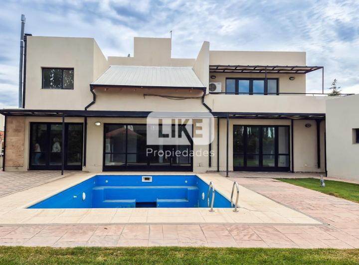 Casa · 326m² · 7 Ambientes · 2 Cocheras